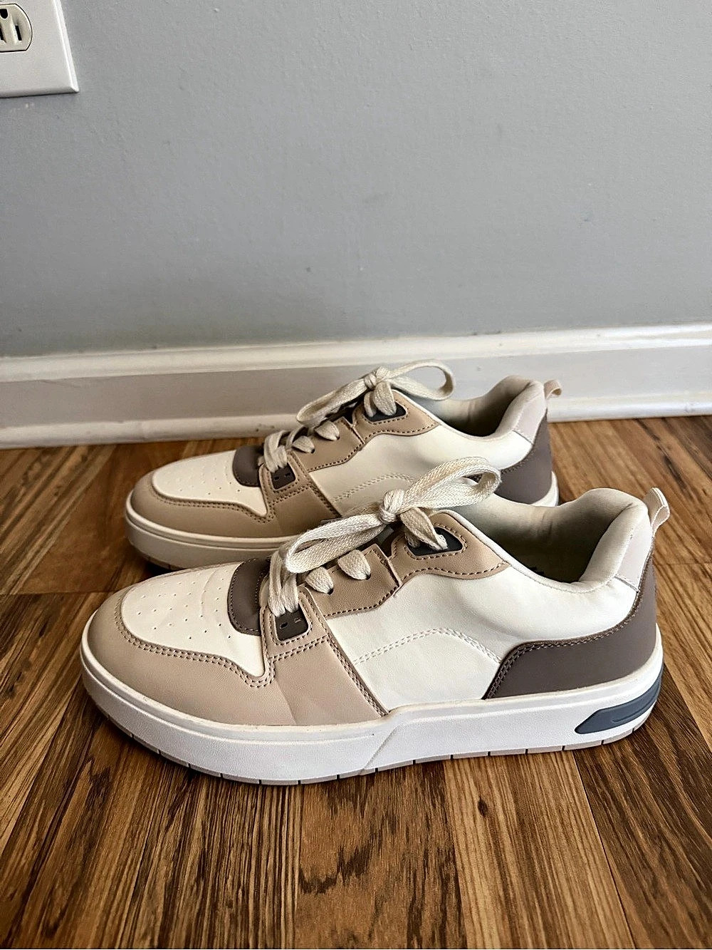 Call It Spring Vegan casual Fashion Sneakers White & Beige US 11M